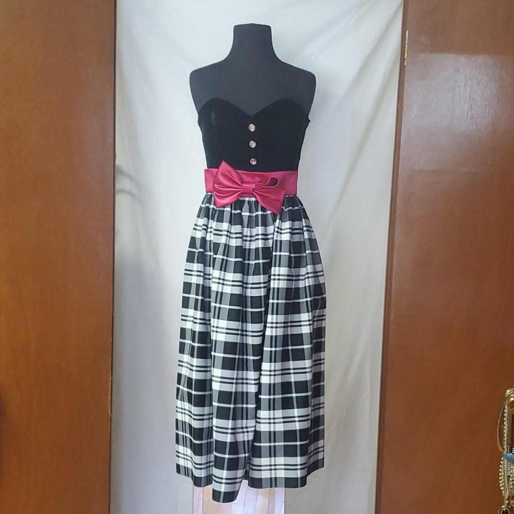 Vintage Black White Plaid Velvet Strapless Dress